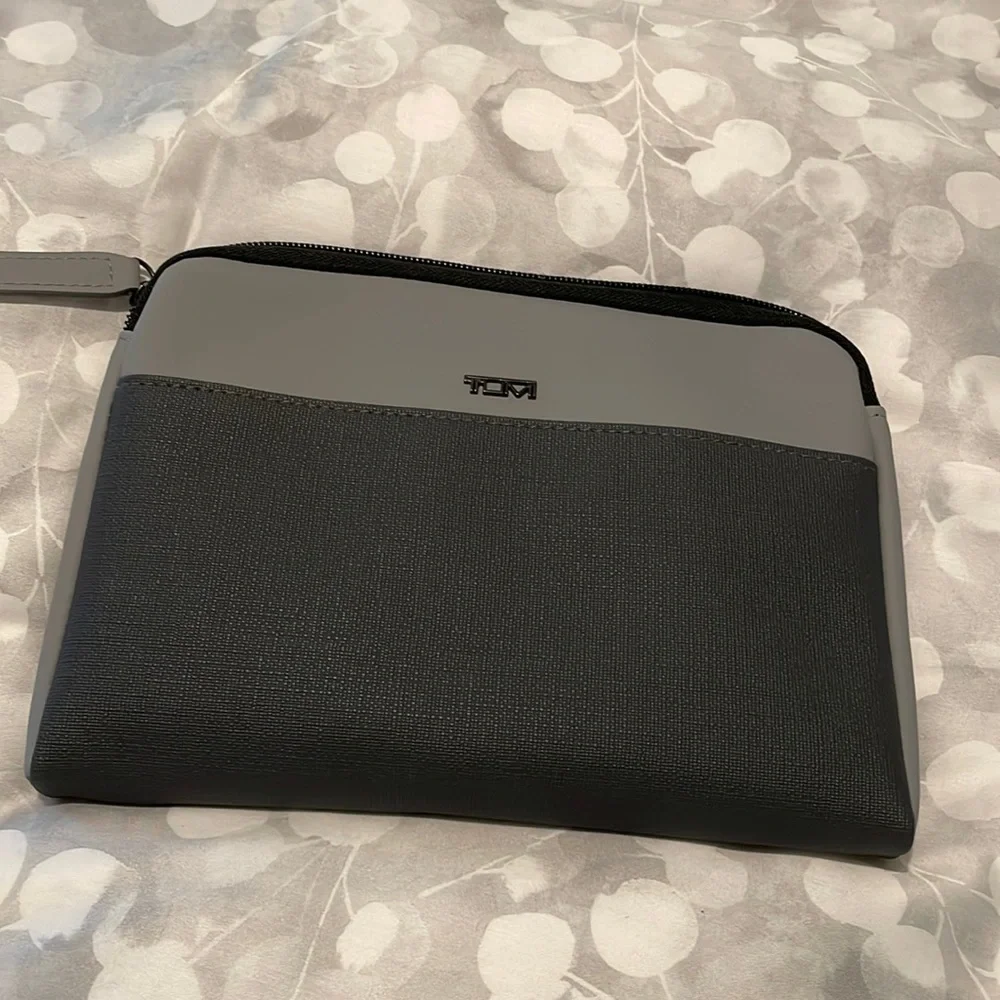 Tumi Grey Nylon Zippered Toiletry Bag. NEW.